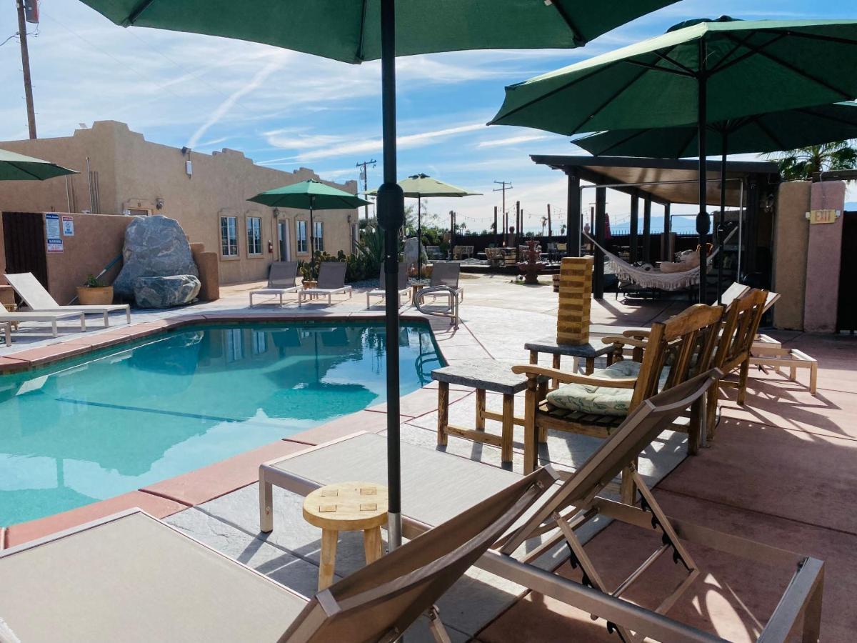 Mi Kasa Hot Springs 420,Adults Only, Clothing Optional Otel Desert Hot Springs Dış mekan fotoğraf