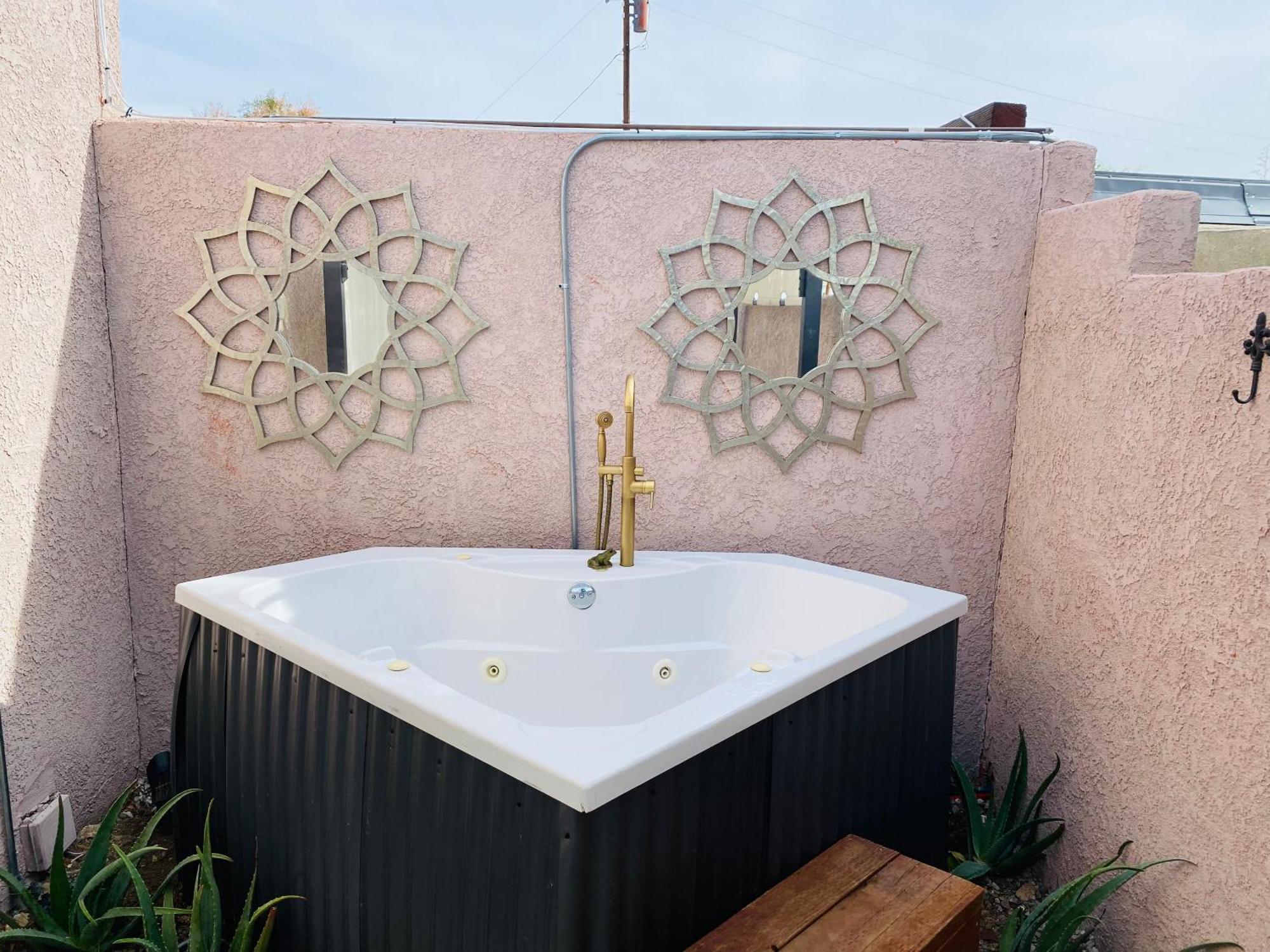 Mi Kasa Hot Springs 420,Adults Only, Clothing Optional Otel Desert Hot Springs Dış mekan fotoğraf