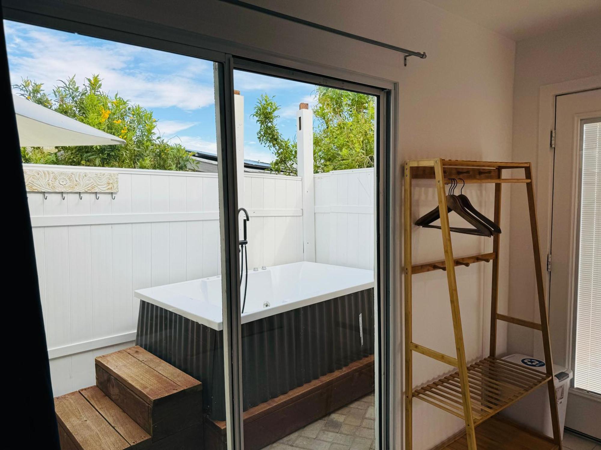 Mi Kasa Hot Springs 420,Adults Only, Clothing Optional Otel Desert Hot Springs Oda fotoğraf